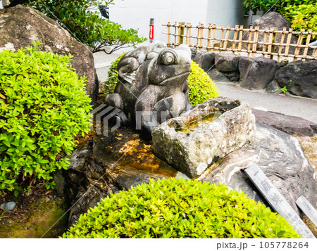 京都市右京区の西院春日神社 一願蛙 京都市右京区の西院春日神社 一願蛙 105778264