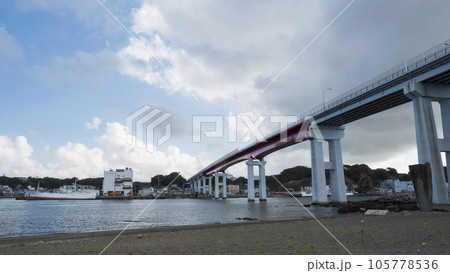 神奈川県三浦市三浦半島の城ヶ島の夏 105778536