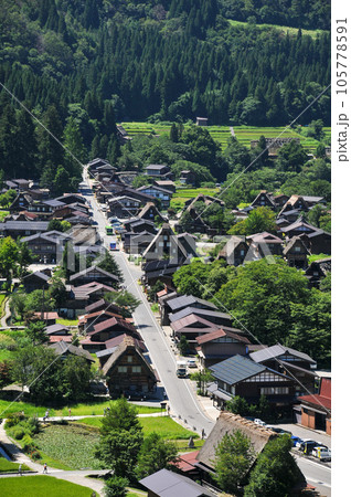 世界遺産白川郷合掌造りの美しい風景 105778591