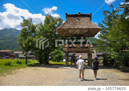 世界遺産白川郷合掌造りの美しい風景 世界遺産白川郷合掌造りの美しい風景 105778620