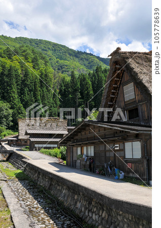 世界遺産白川郷合掌造りの美しい風景 世界遺産白川郷合掌造りの美しい風景 105778639