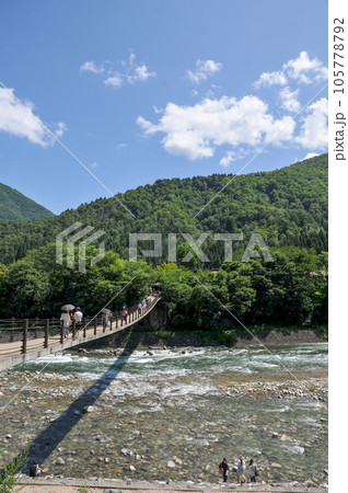 白川郷の庄川の美しい風景 105778792