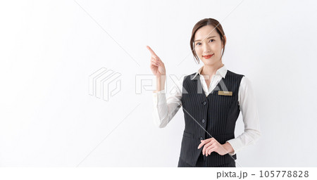 制服の女性 指差し 制服の女性 指差し 105778828