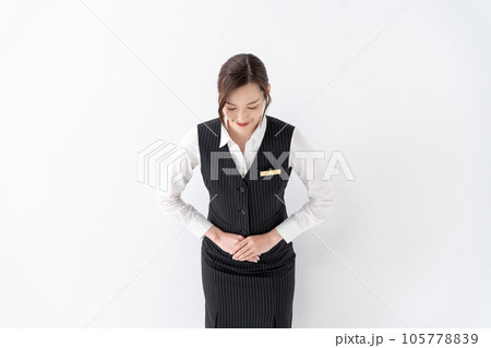 制服の女性　お辞儀 105778839