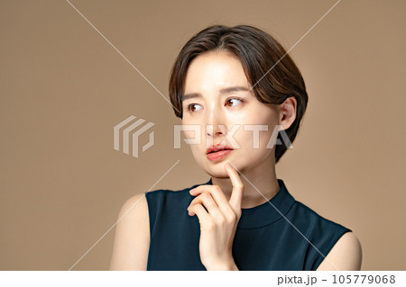 ビューティー　女性　クール 105779068