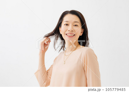 女性 ポートレート シニア 女性 ポートレート シニア 105779485