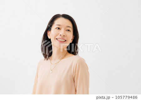 女性 ポートレート シニア 女性 ポートレート シニア 105779486