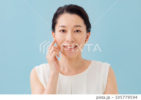 ビューティー　潤い　女性 105779594