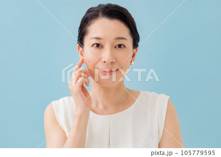 ビューティー　潤い　女性 105779595