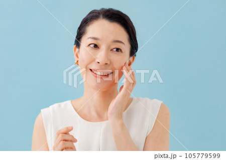 ビューティー　潤い　女性 105779599