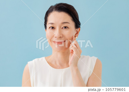 ビューティー 潤い 女性 ビューティー 潤い 女性 105779601