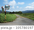 田舎の交差点 105780197