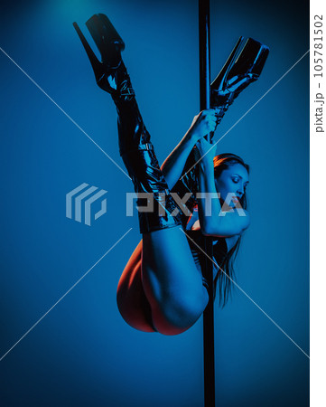 Pole dance woman 105781502