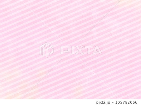 かわいいピンク色の斜めボーダー柄背景 105782066