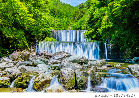 高知 安居渓谷 ~新緑の仁淀川の砂防ダム~ 高知 安居渓谷 ~新緑の仁淀川の砂防ダム~ 105784527