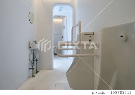 東京都渋谷区代々木の西参道公衆トイレ 105785513