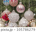キラキラ感のあるクリスマスのオーナメント「AI生成画像」 105786279