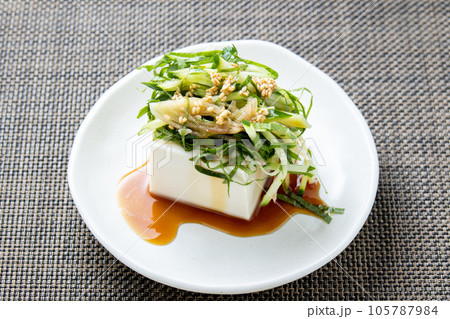 きゅうりと香味野菜(みょうが･大葉)たっぷり冷奴。 105787984