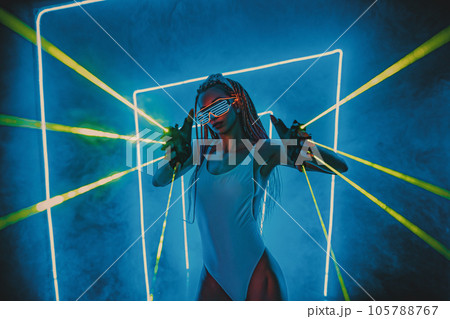 Young woman dancer 105788767