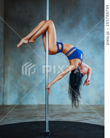 Woman pole dancing 105788794