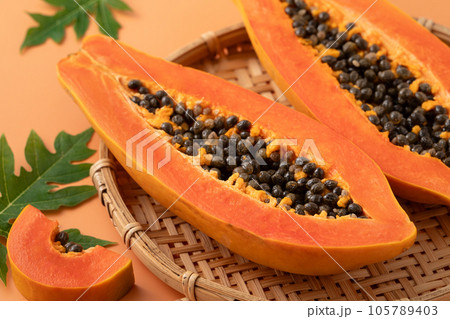 パパイヤ パパイア フルーツ 105789403