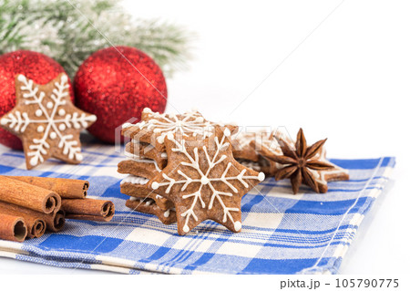 Hand-made Christmas gingerbreads 105790775