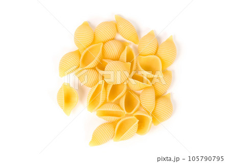 conchiglie pasta shell 105790795