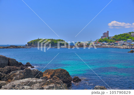 伊豆半島・南伊豆・須崎遊歩道(南伊豆歩道)から眺めるエメラルドの海と恵比須島・静岡県下田市(5) 伊豆半島・南伊豆・須崎遊歩道(南伊豆歩道)から眺めるエメラルドの海と恵比須島・静岡県下田市(5) 105790829