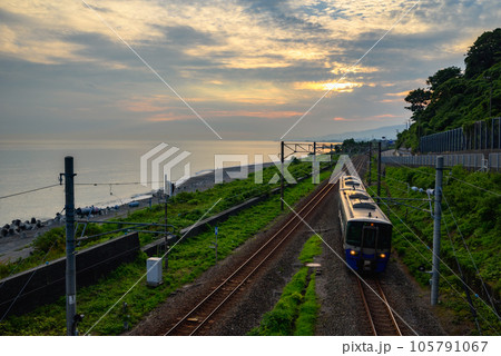 日本海ひすいラインを走るET122形気動車【朝景色】 日本海ひすいラインを走るET122形気動車【朝景色】 105791067