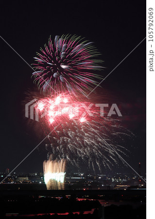 荒川：戸田橋花火大会 SkyFantasia 東西光宴（2023年） 105792069