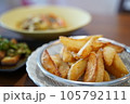 手作りポテトフライ 105792111