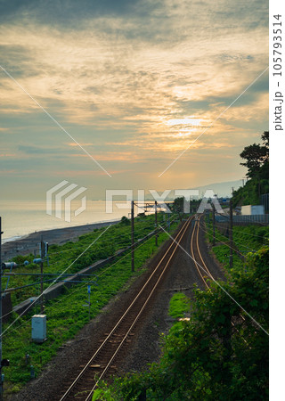日本海と日本海ひすいライン【日の出】 日本海と日本海ひすいライン【日の出】 105793514