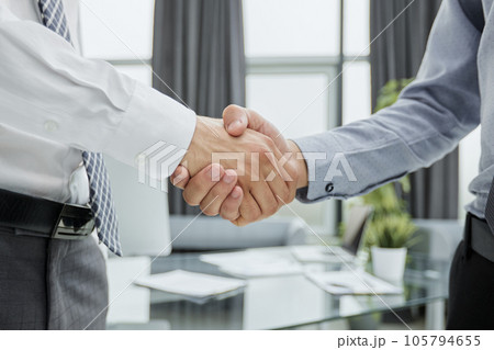 Close-up image of businesspeople shaking hand during the the meeting. 105794655