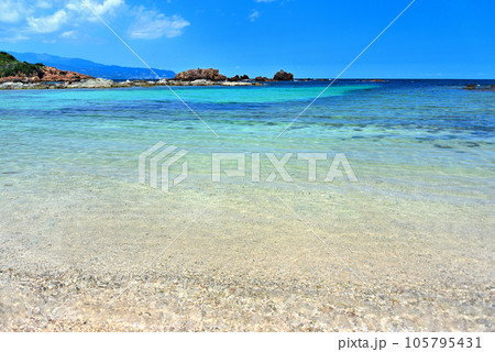 伊豆半島・南伊豆・爪木崎・美しい砂浜と透明な海、池ノ段ビーチに寄せる波のイメージ・静岡県下田市(2) 伊豆半島・南伊豆・爪木崎・美しい砂浜と透明な海、池ノ段ビーチに寄せる波のイメージ・静岡県下田市(2) 105795431
