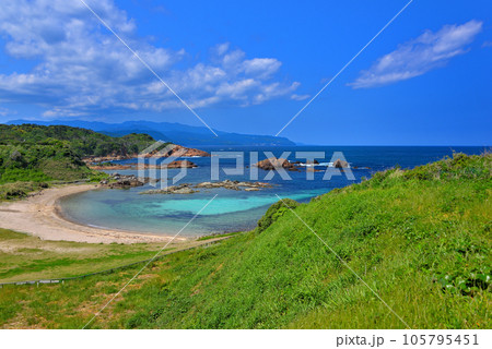 伊豆半島・南伊豆・爪木崎・遊歩道からの眺め、池ノ段ビーチの全景・静岡県下田市(3) 105795451
