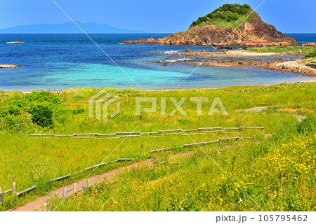 伊豆半島・南伊豆・爪木崎・遊歩道から眺めるエメラルドグリーンが美しい池ノ段ビーチ・静岡県下田市(6) 伊豆半島・南伊豆・爪木崎・遊歩道から眺めるエメラルドグリーンが美しい池ノ段ビーチ・静岡県下田市(6) 105795462