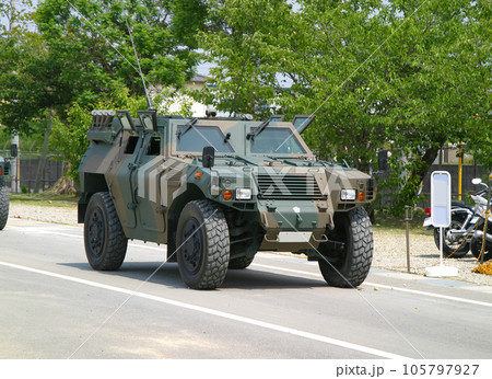 陸上自衛隊　軽装甲機動車　KOMATSU クリスタル　海上自衛隊パンフレット一式 陸上自衛隊 軽装甲機動車 KOMATSU クリスタル 海上自衛隊