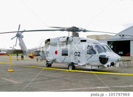 展示中の海上自衛隊 哨戒ヘリコプターSH-60J 105797969