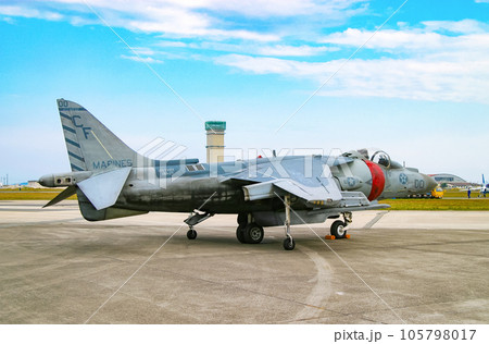 展示中の米海兵隊の攻撃機 AV-8B 展示中の米海兵隊の攻撃機 AV-8B 105798017
