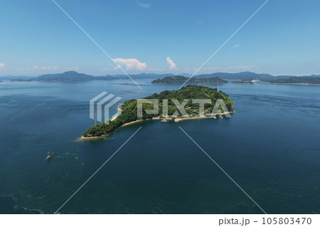 しまなみ海道・来島海峡と島々の瀬戸内風景 105803470