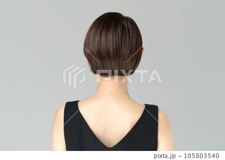 女性の後姿　エステ　美容 105803540