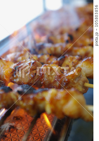 おいしい焼き鳥を焼く 105803856
