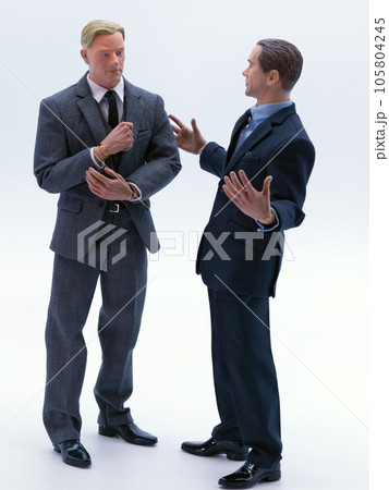 説明するビジネスマンフィギュア 説明するビジネスマンフィギュア 105804245