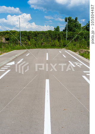 土地の収用ができず道路が寸断された未開通の道路｜社会問題 105804487