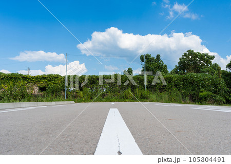 土地の収用ができず道路が寸断された未開通の道路｜社会問題 105804491