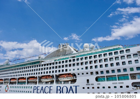 境夢みなとターミナルに停泊する　豪華客船パシフィックワールド 105806805