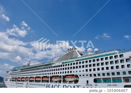 境夢みなとターミナルに停泊する　豪華客船パシフィックワールド 105806807