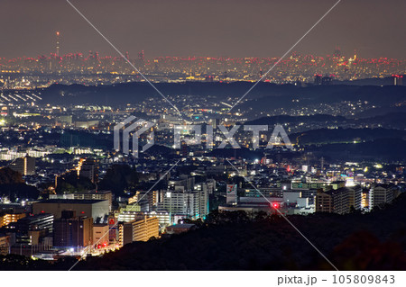 高尾山・金毘羅山から見る都心の夜景と東京スカイツリー 105809843