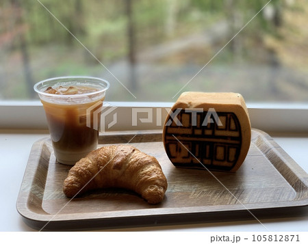 パン パン 105812871