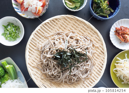 いなか蕎麦は付け合わせがたくさん いなか蕎麦は付け合わせがたくさん 105814254